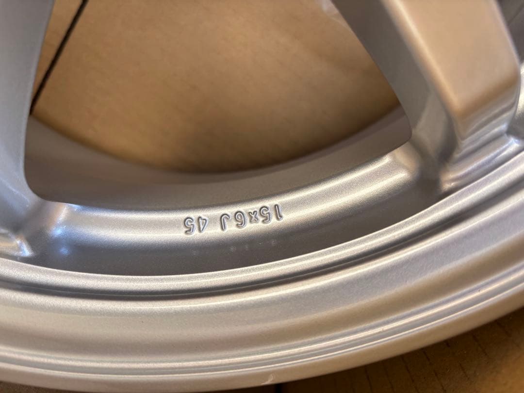 30プリウス　15インチ アルミホイール 15X6J 45