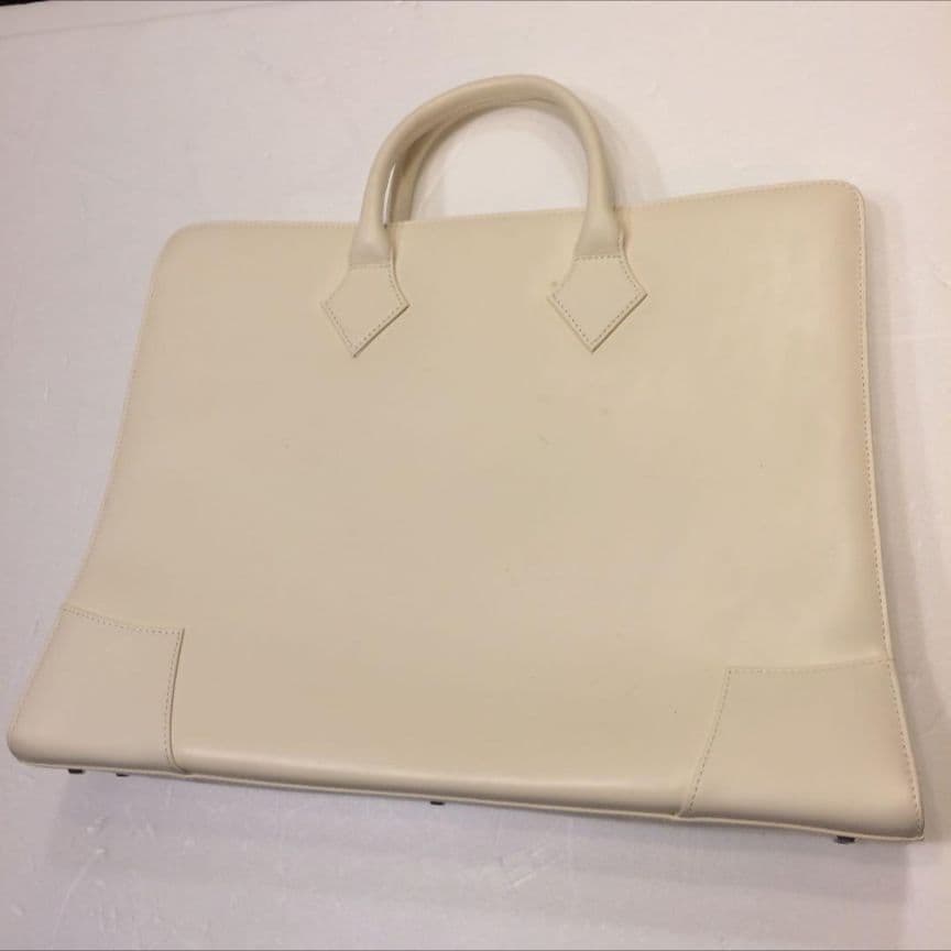 希少美品Vivian Westwood　ホワイト　 レザー　ビジネスバッグオーブ