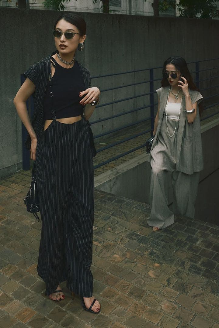 ANDREA&Coストライプテーラードジレ、レザーストラップストライプロンパース