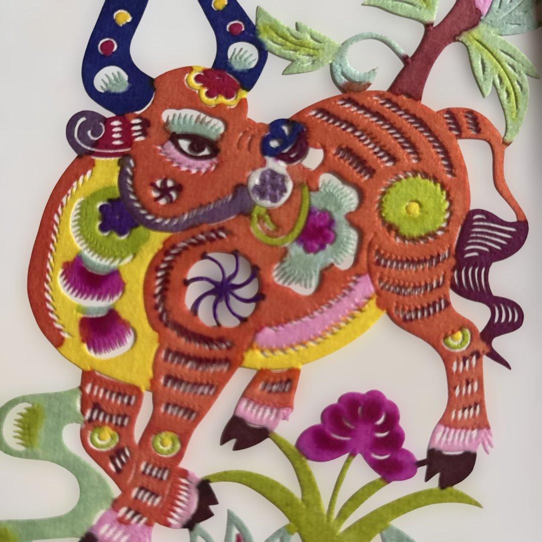 中国の切り紙、12 支　箱付き　 説明は中国語と英語　状態良好