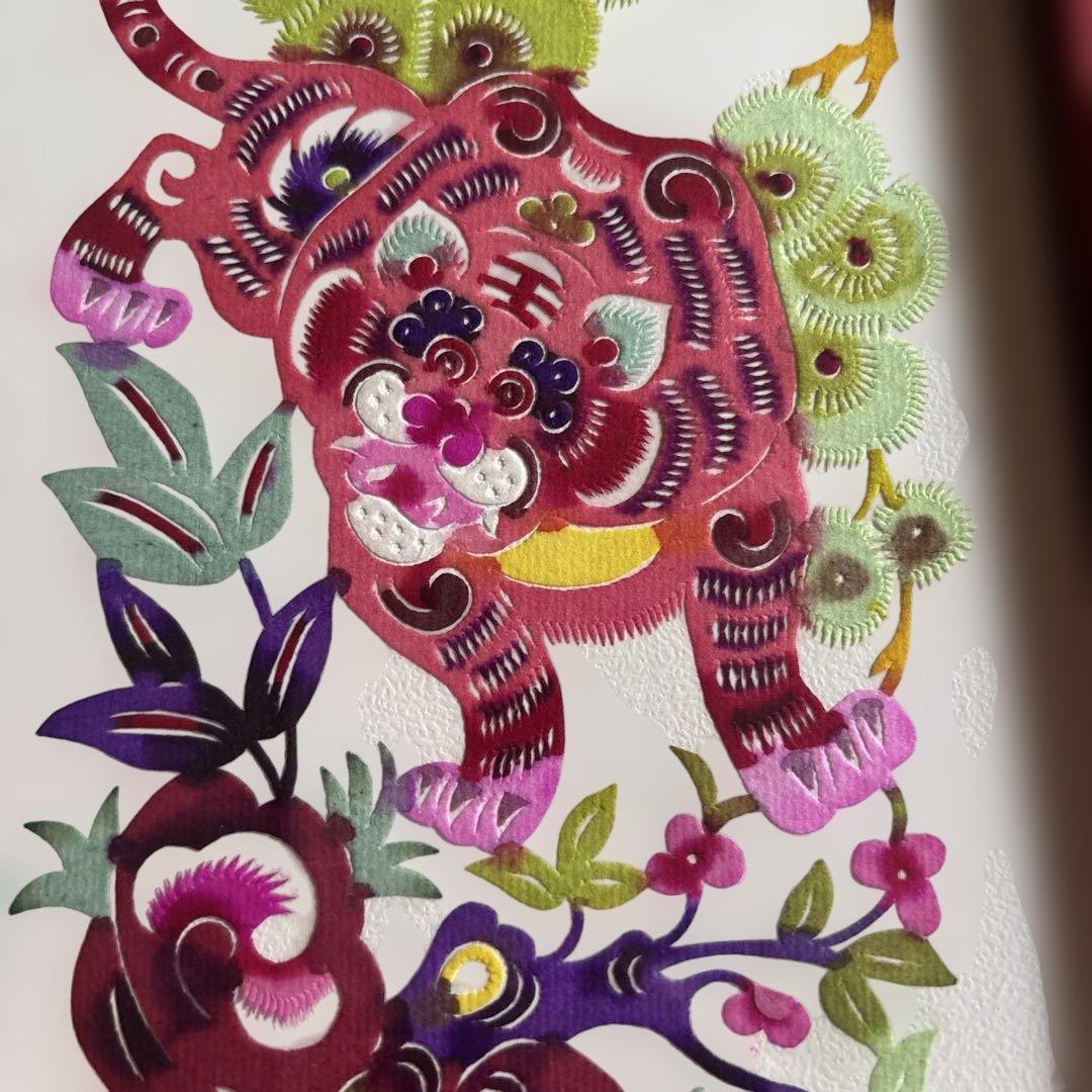 中国の切り紙、12 支　箱付き　 説明は中国語と英語　状態良好