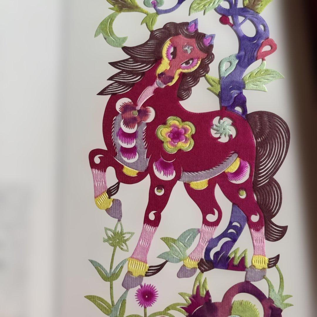 中国の切り紙、12 支　箱付き　 説明は中国語と英語　状態良好