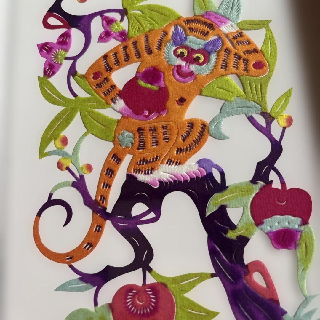 中国の切り紙、12 支　箱付き　 説明は中国語と英語　状態良好