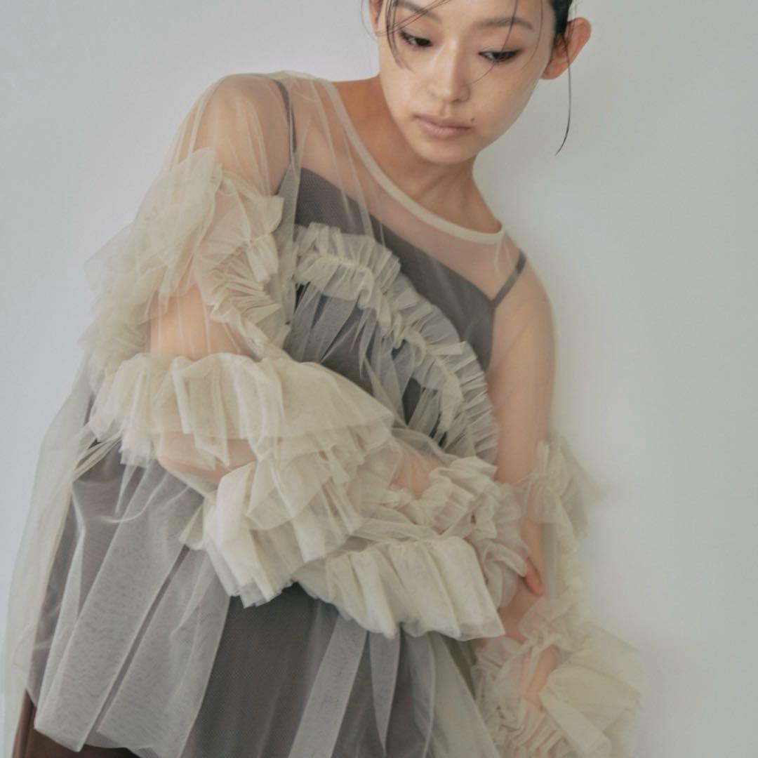 デコラティブチュールトップス アンドレスド