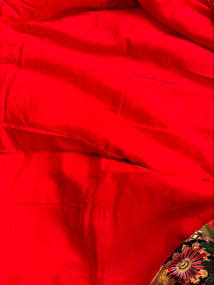 豪華な赤地の振袖 着物