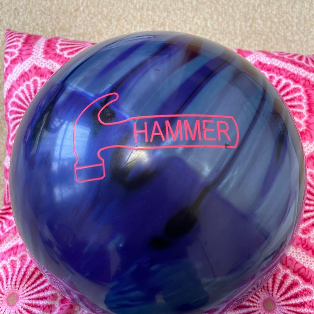 ボウリングボール 紫と黒 6.５キロ(14ポンド)月３０ゲーム半年程使用