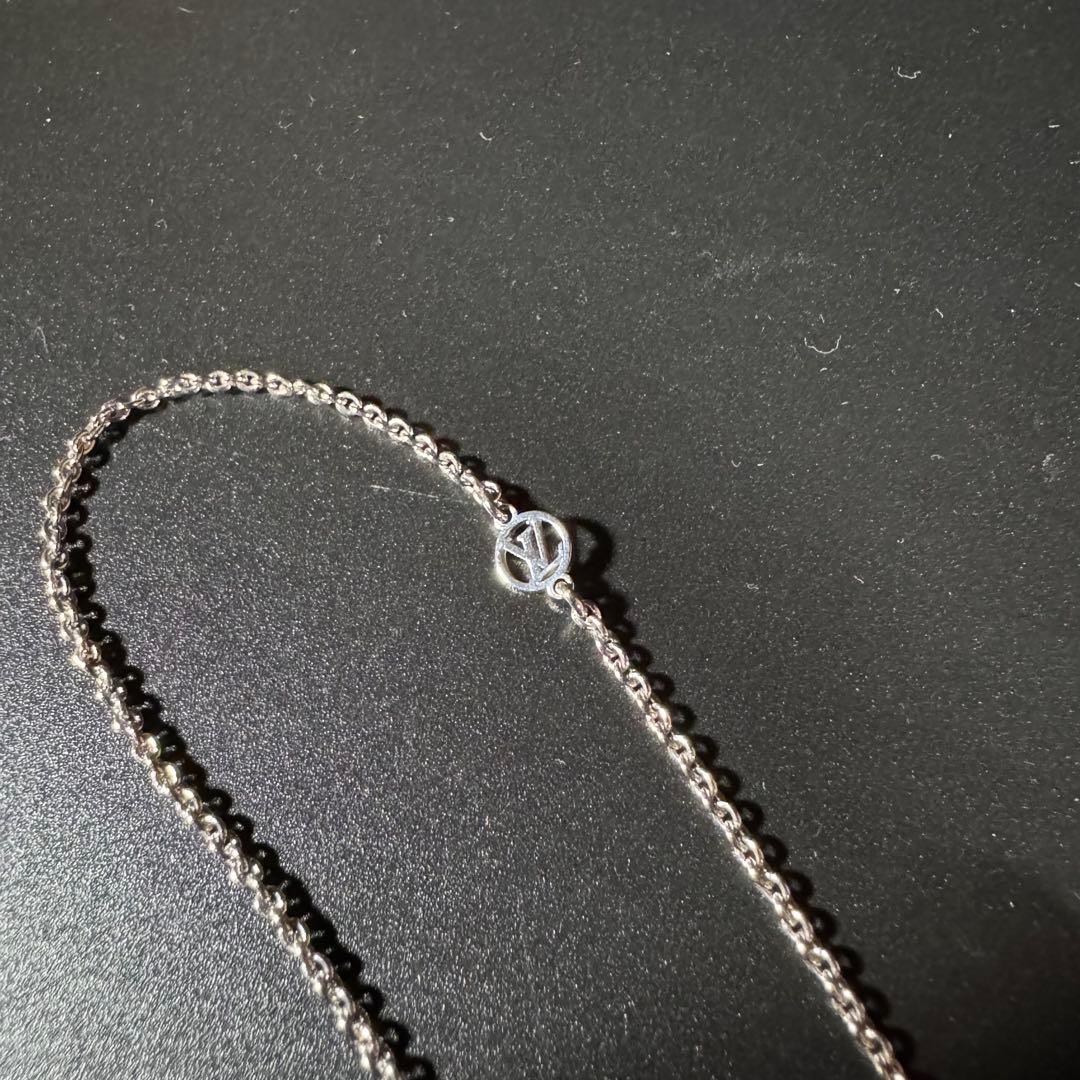 [美品] VUITTON ルイヴィトン エッセンシャルＶネックレス　シルバー