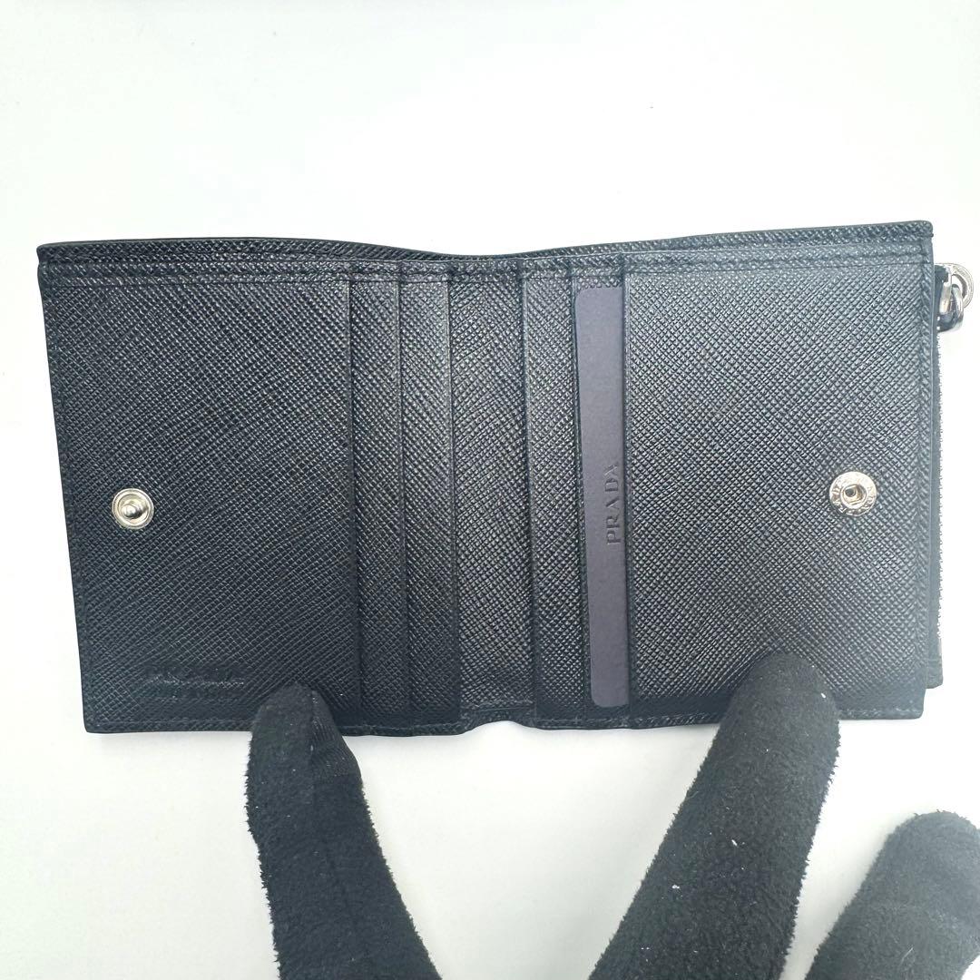 【未使用品級✨】プラダ サフィアーノ 二つ折り財布 ロゴプレート 2ML049