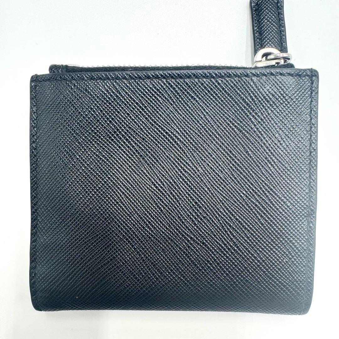 【未使用品級✨】プラダ サフィアーノ 二つ折り財布 ロゴプレート 2ML049