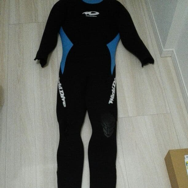 ウエットスーツ　厚さ５㍉