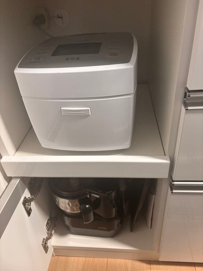 ホワイト・グレー木製食器棚 収納力抜群