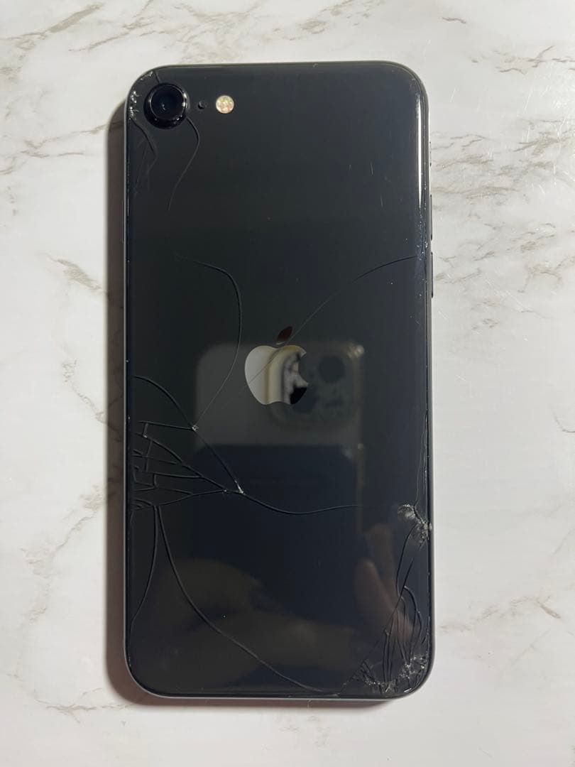 【値下げ中！】iPhoneSE（第二世代）　ブラック 64GB