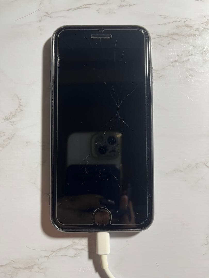 【値下げ中！】iPhoneSE（第二世代）　ブラック 64GB