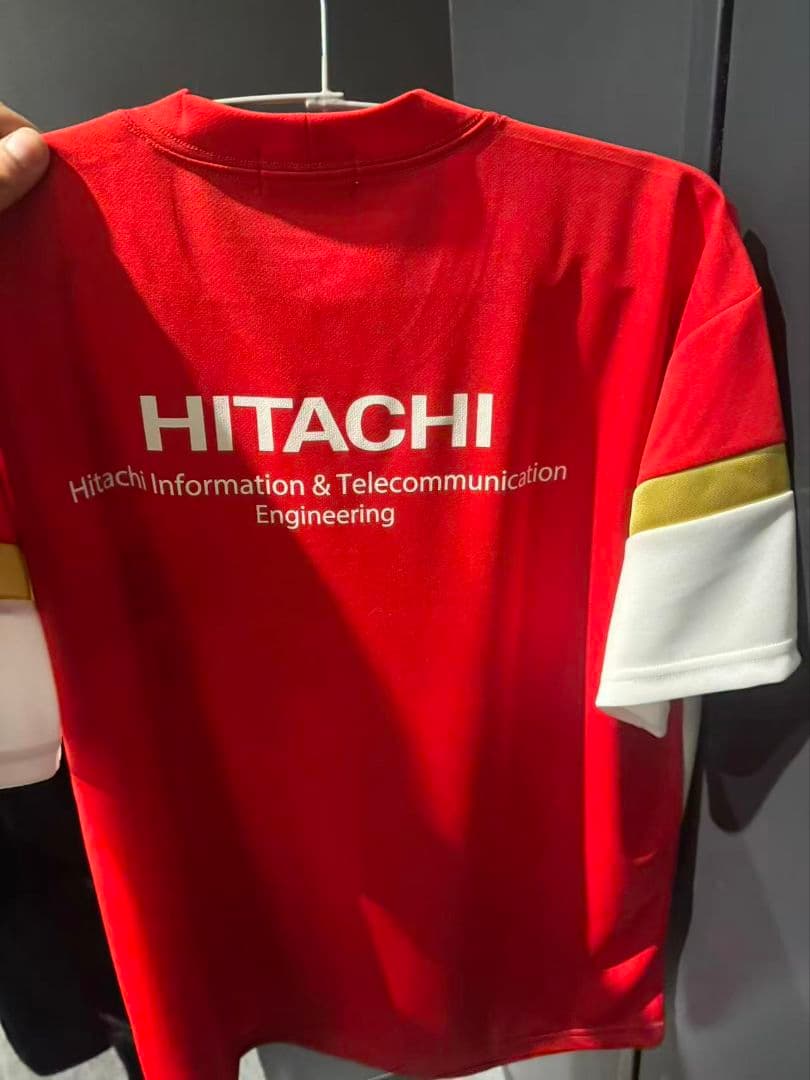 日立　hitachi ヨネックス　ウェア　赤