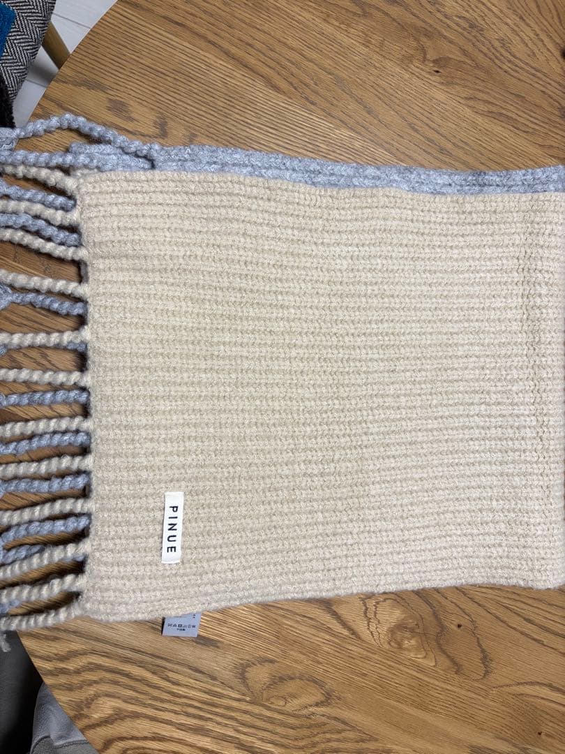 新品　PINUE （ピヌエ）トライカラーニットマフラー
