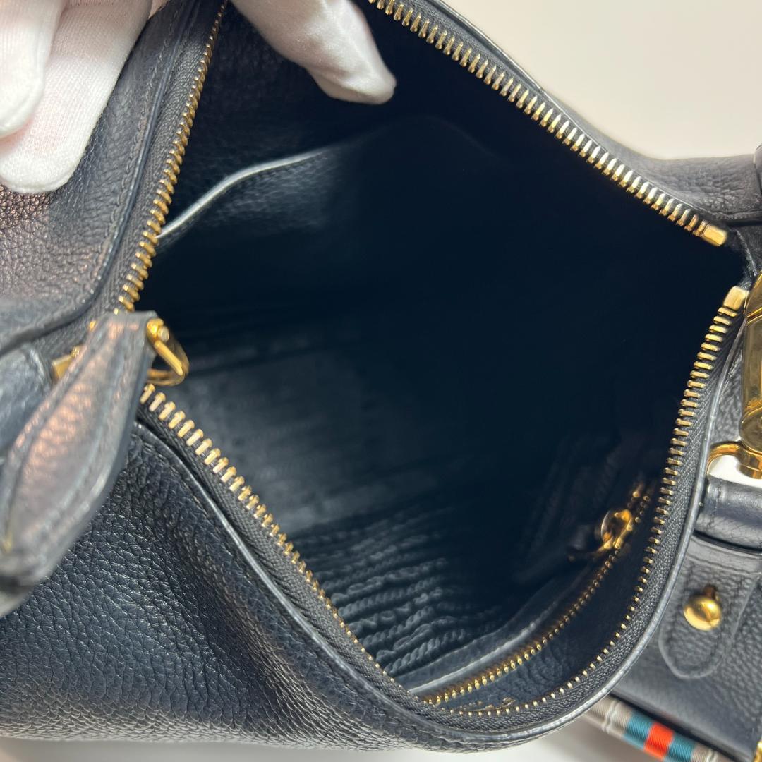 プラダ ショルダーバッグ ブラック 本革 1BC052 MBZ034