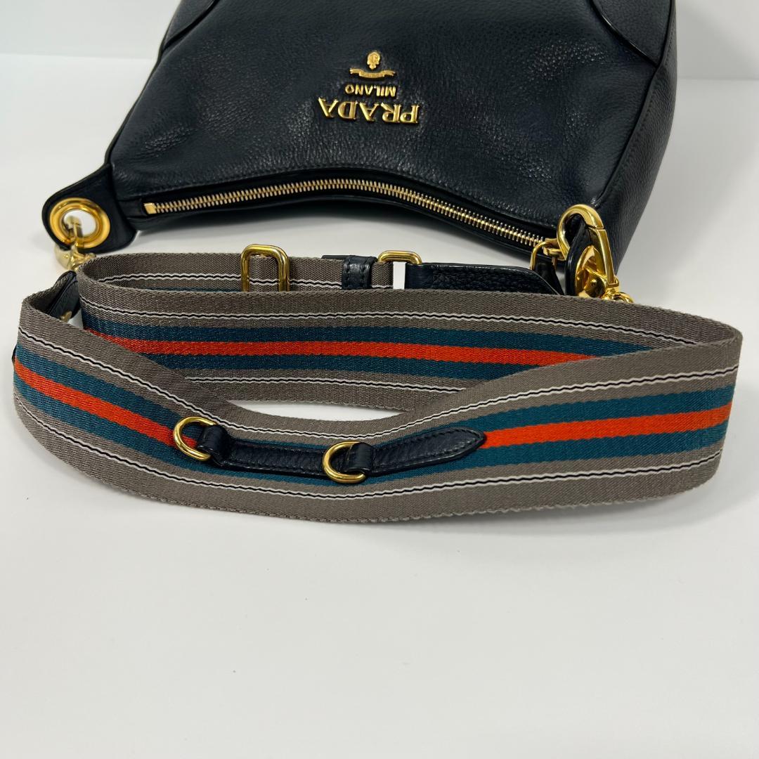 プラダ ショルダーバッグ ブラック 本革 1BC052 MBZ034