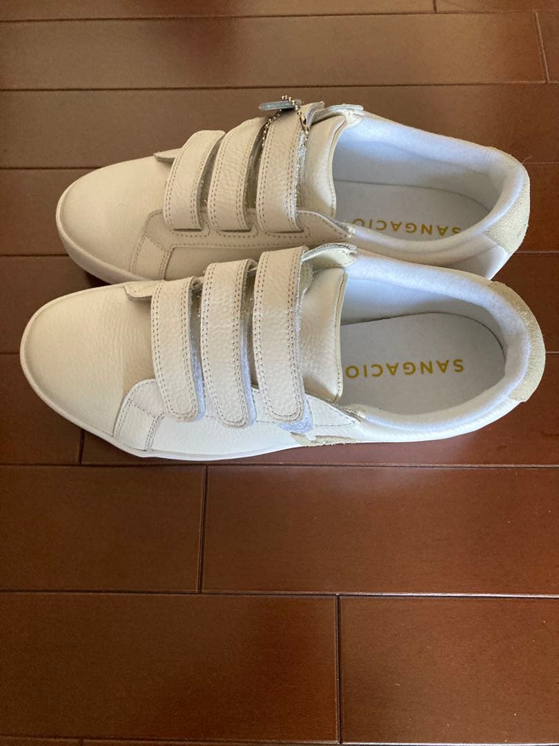 SANGACIO　OFF COAT　にゅ　スニーカー　サイズ24.5cm