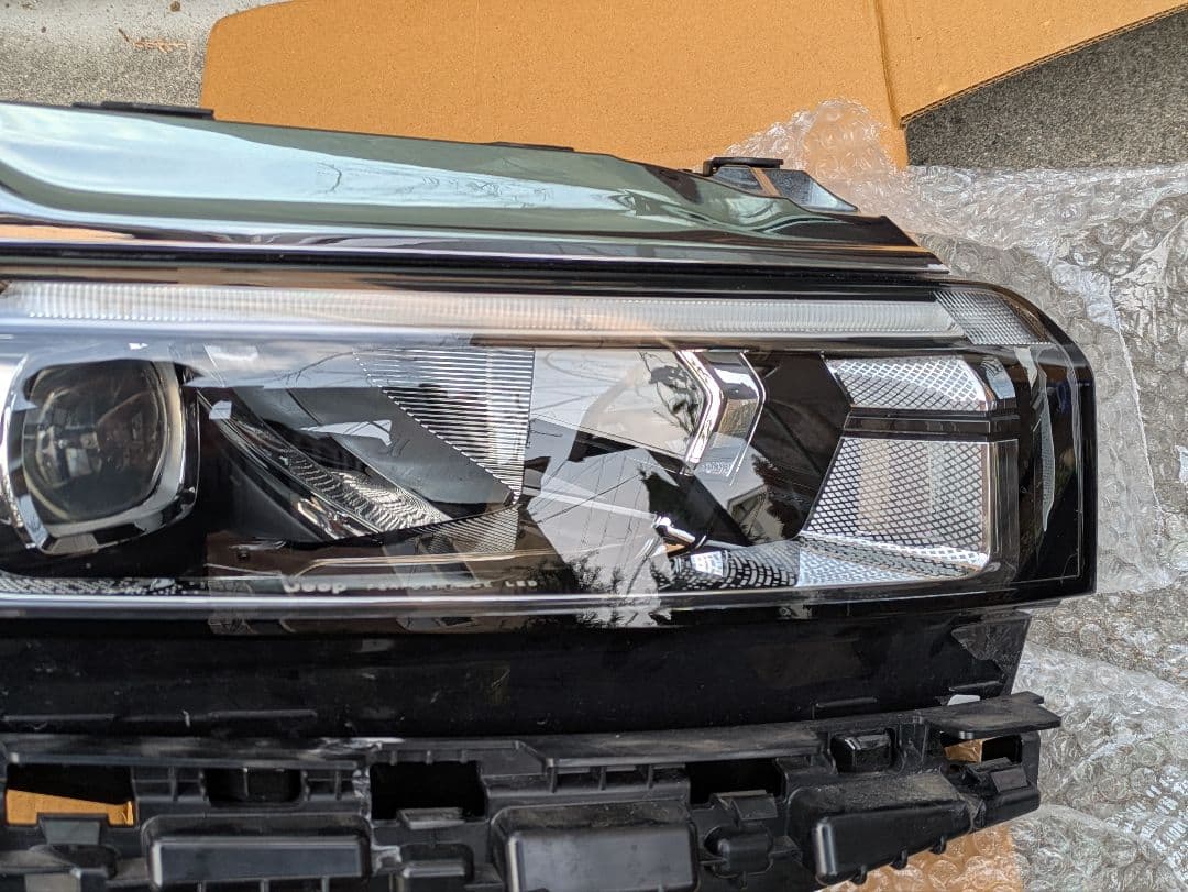 Jeep コマンダー（２代目） （2023年式）右ヘッドライト