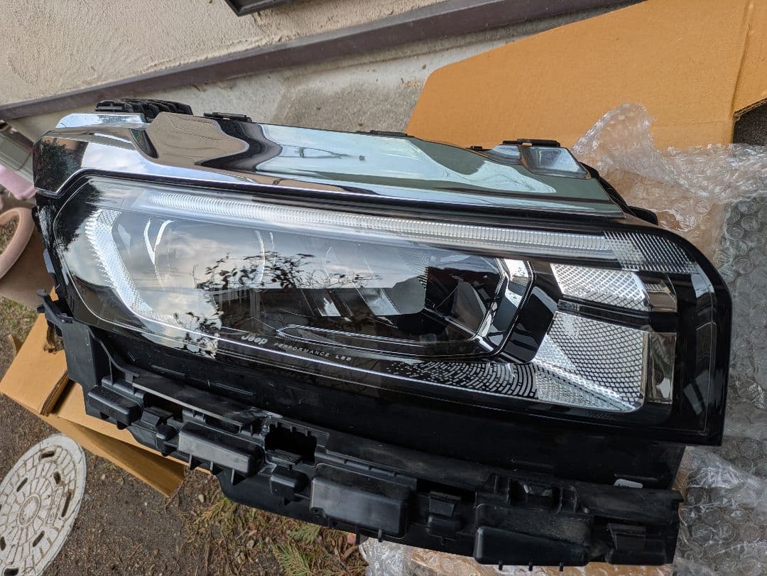 Jeep コマンダー（２代目） （2023年式）右ヘッドライト