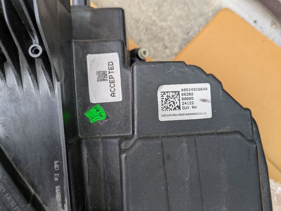 Jeep コマンダー（２代目） （2023年式）右ヘッドライト