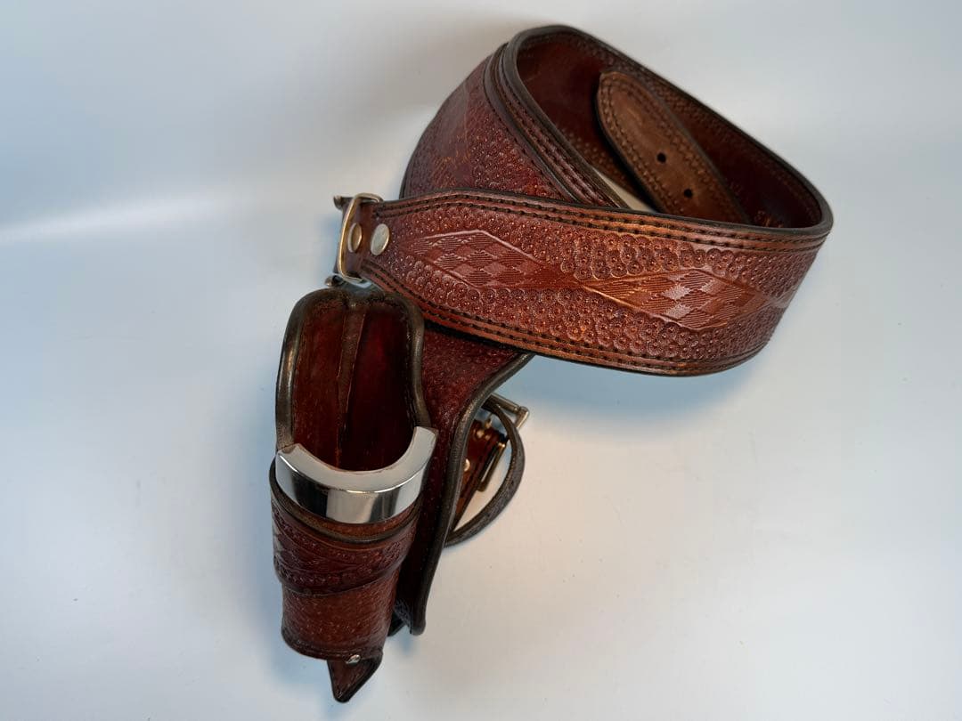 ファストドロー用カスタムホルスター、 Bob Mernickles製