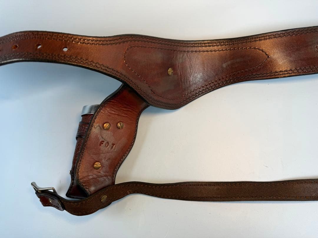 ファストドロー用カスタムホルスター、 Bob Mernickles製