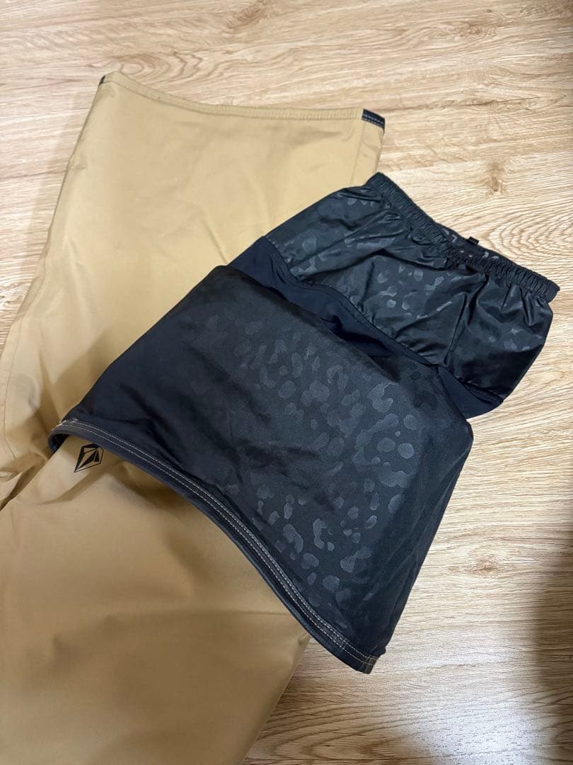 VOLCOM GORE-TEX スノーボードパンツ ベージュ　レディース