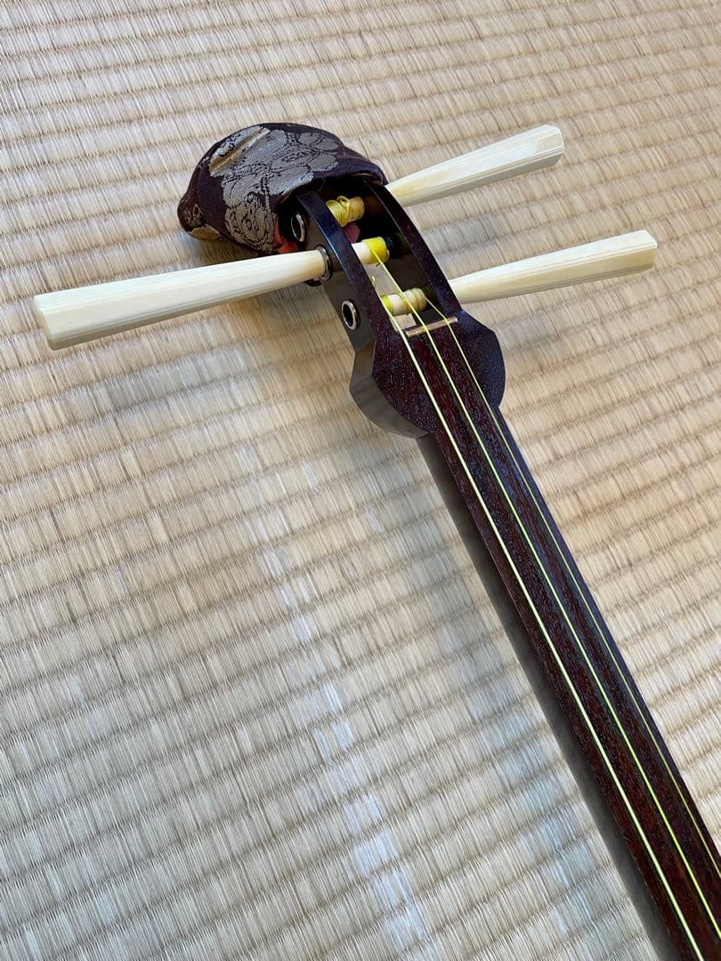 細棹三味線　紅木　金ボソ　綾杉胴　虎目　犬皮