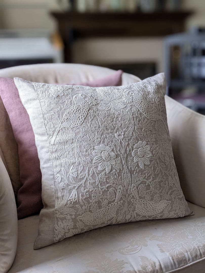 ウィリアムモリス　ピュアストロベリーシーフ　エンブロイダリー　クッションカバー