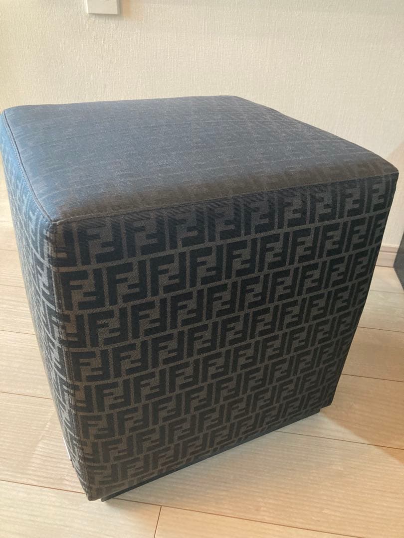 ひ*ろ様 FENDI CASAロゴパターン スツール