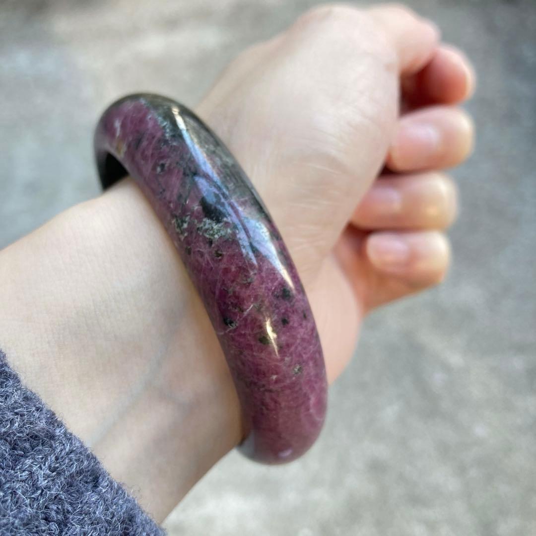 ルビー　天然石くりぬきバングル　約　内径直径57.5センチ　 くりぬき