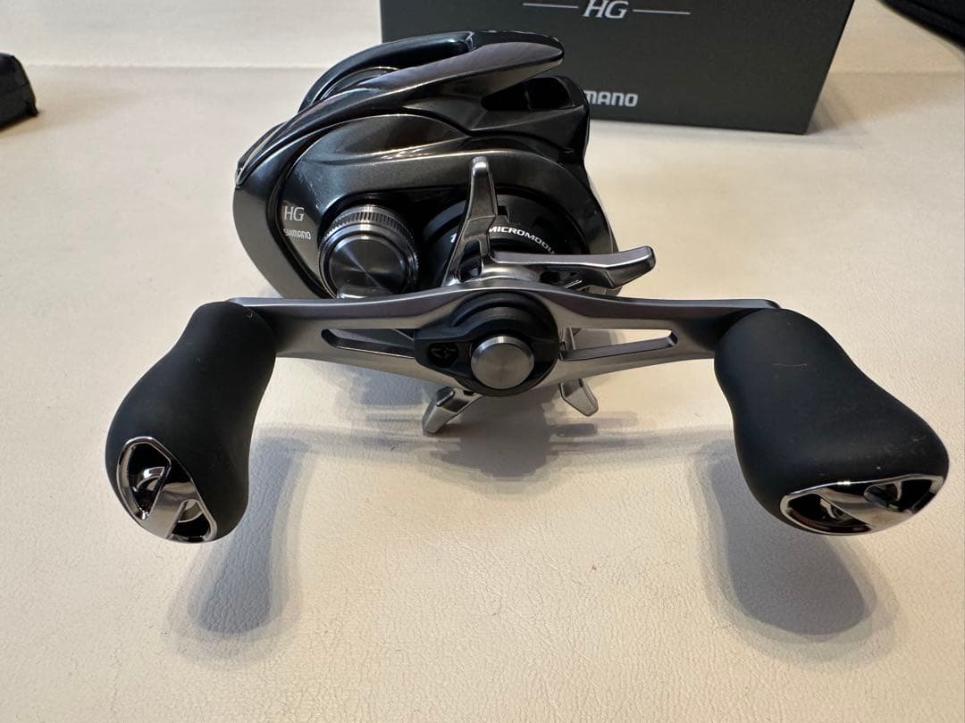 20メタニウム HG RIGHT シマノ　ベイトリール