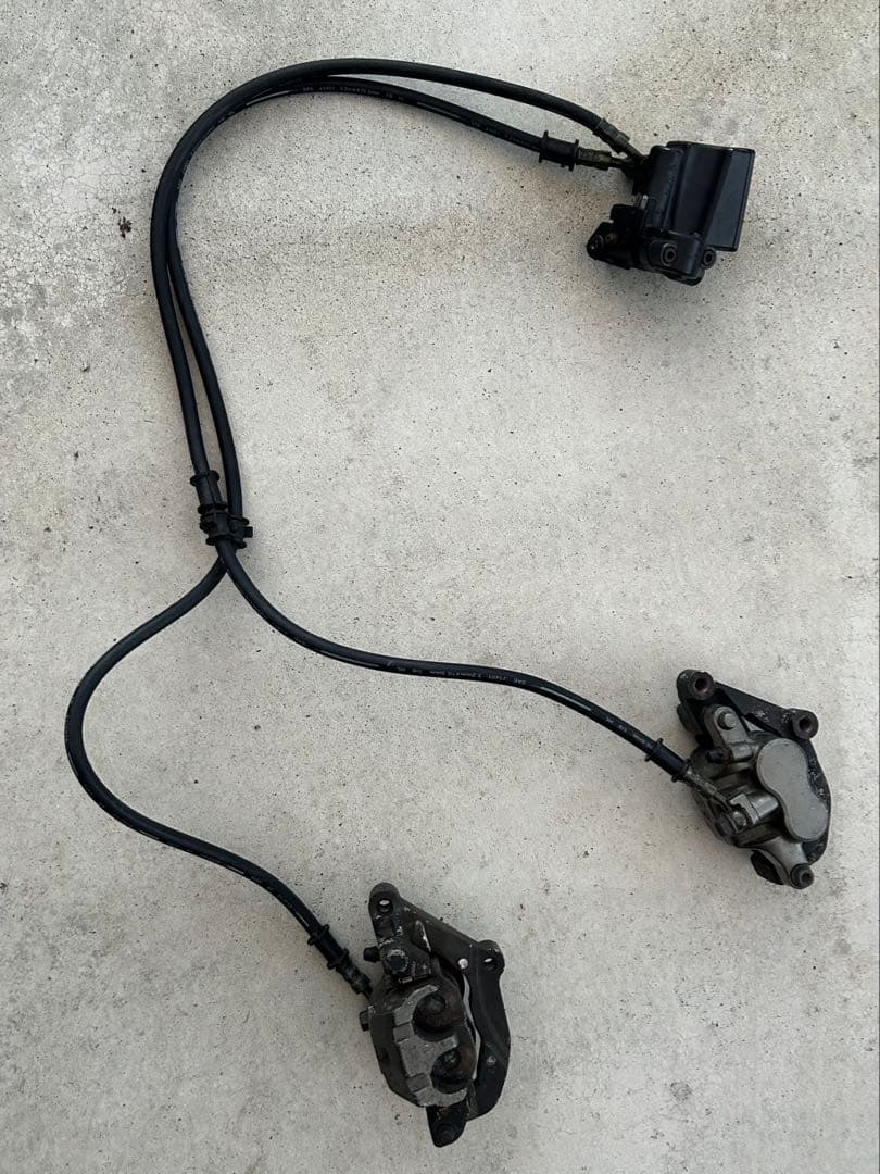 XJR 4HM フロント ブレーキキャリパー左右