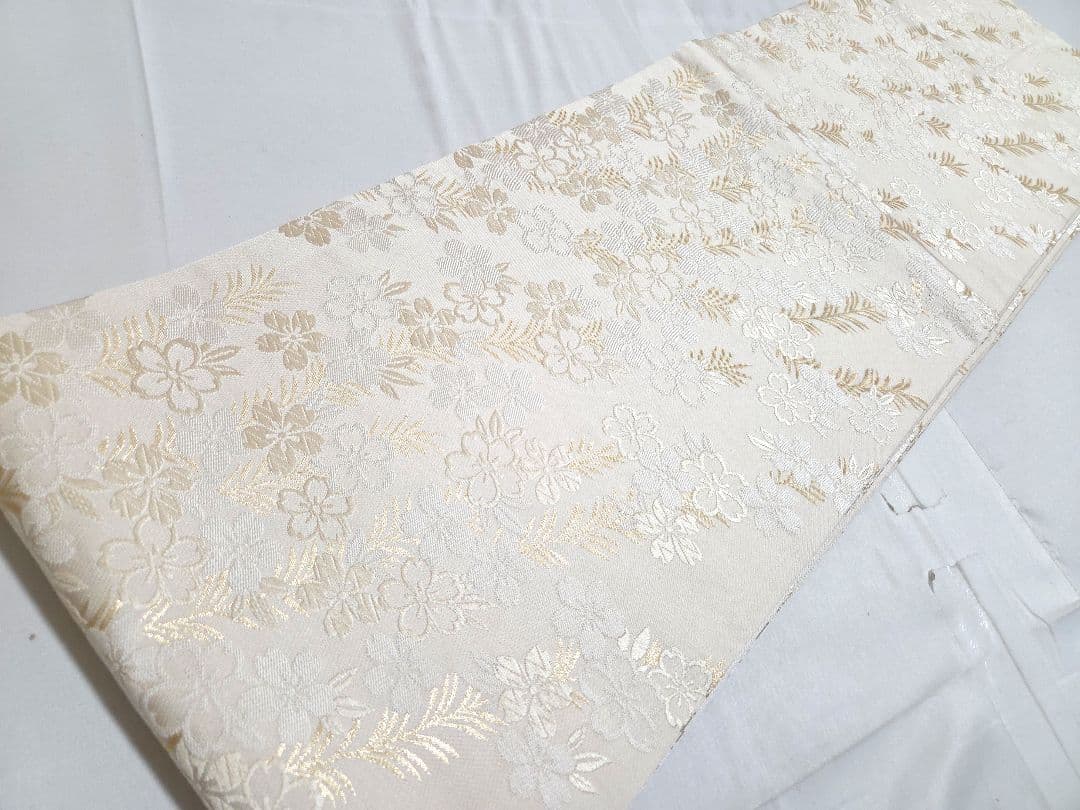 D 井筒工芸謹製 花柳流 桜の花模様 白色 金糸 全通 正絹 開仕立て名古屋帯