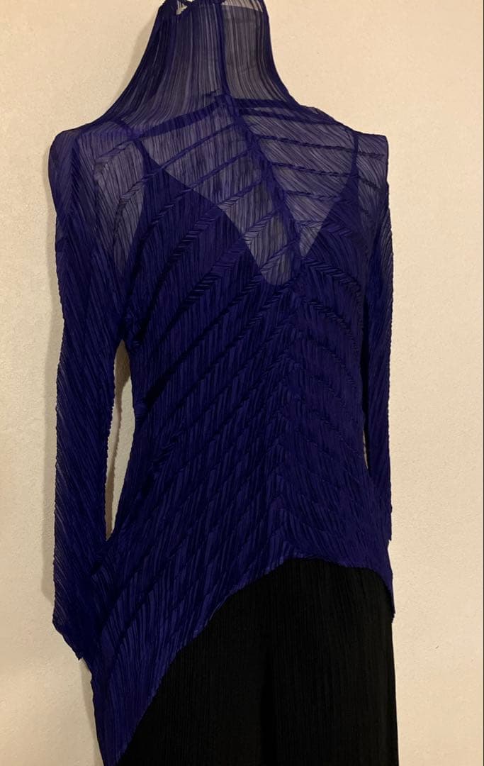 美品　イッセイミヤケ　プリーツプリーズ　ロイヤルブルー　カットソー