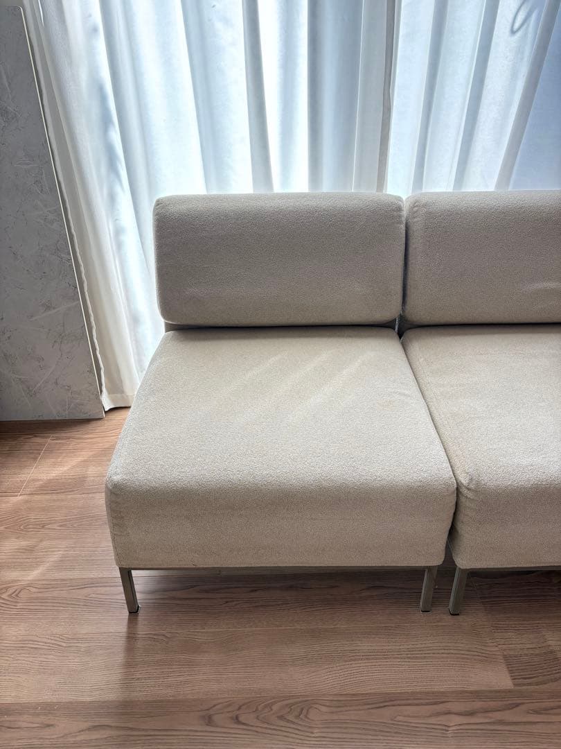 ソファ(写真左)［Bo Concept/ The Conran Shop］