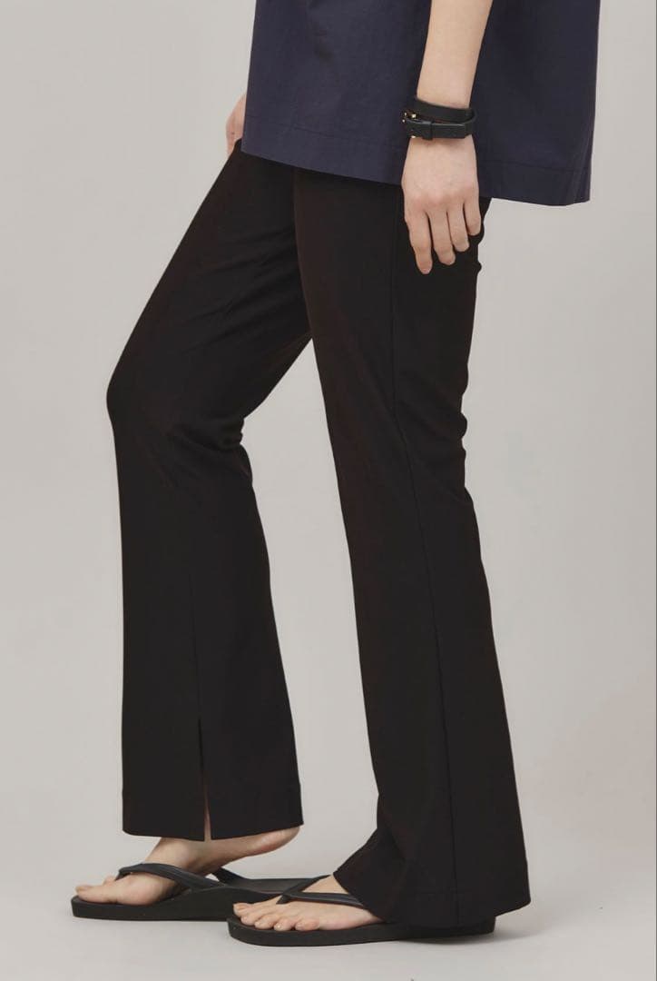 新品　カレンソロジー　ハイテンションフレアパンツ　黒