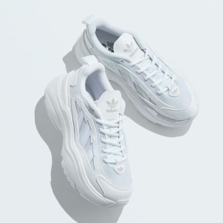 新品未使用　adidas OZGAIA W 24.0cm ホワイト
