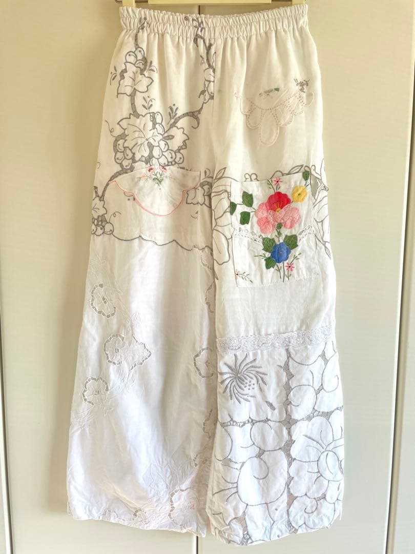 【新品】ヴンテージクロスリメイクパンツ　パッチワークパンツ　全裏地付き　ピンク花