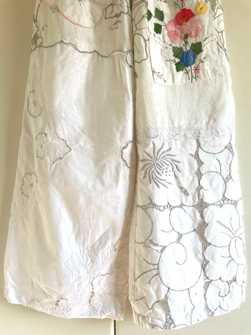 【新品】ヴンテージクロスリメイクパンツ　パッチワークパンツ　全裏地付き　ピンク花