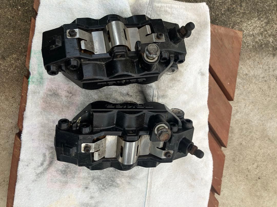 送込みに　ZRX400 後期　ブレーキキャリパー