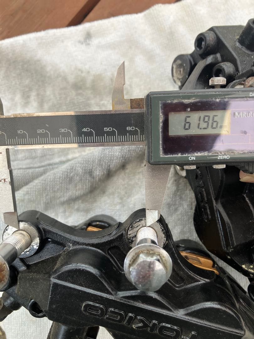 送込みに　ZRX400 後期　ブレーキキャリパー