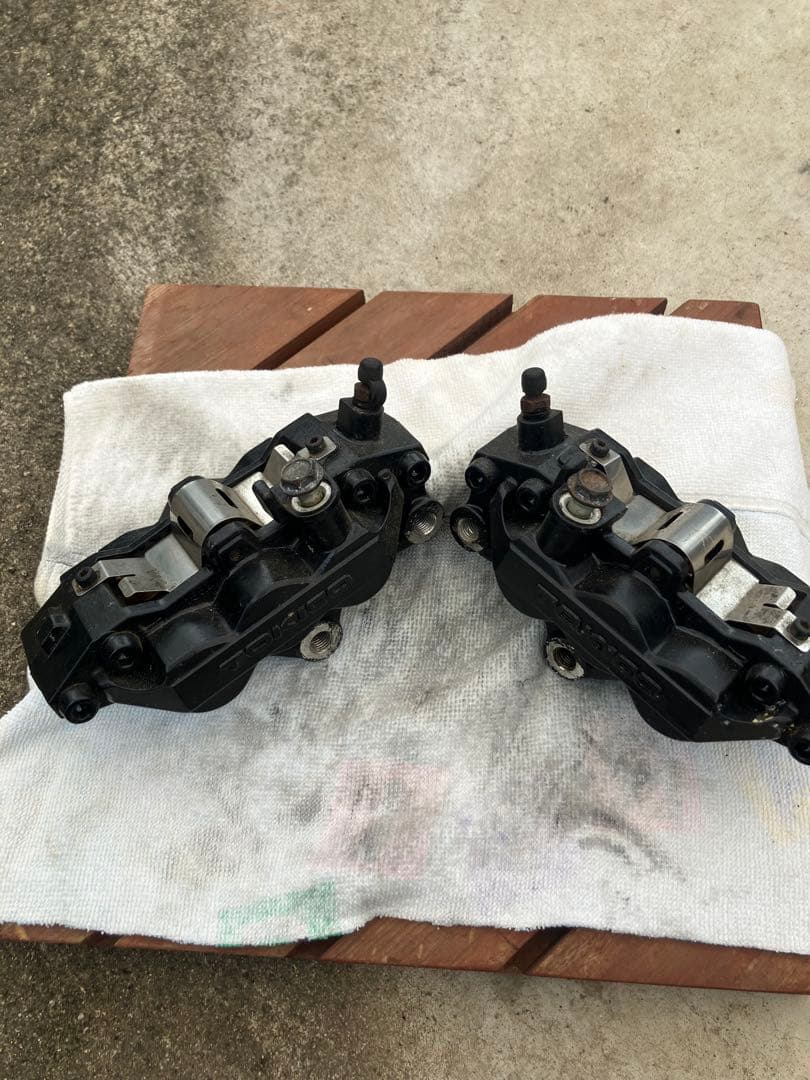 送込みに　ZRX400 後期　ブレーキキャリパー