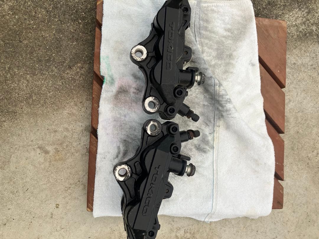 送込みに　ZRX400 後期　ブレーキキャリパー