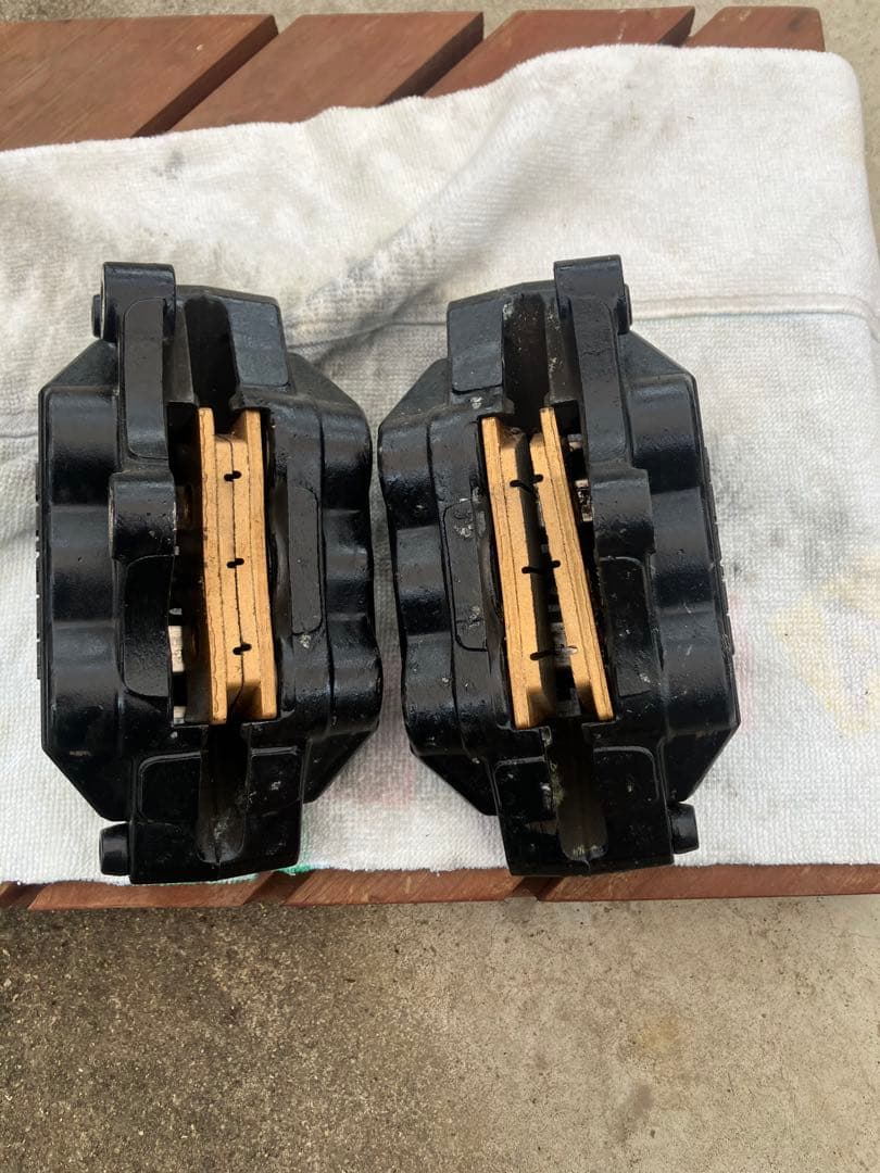 送込みに　ZRX400 後期　ブレーキキャリパー