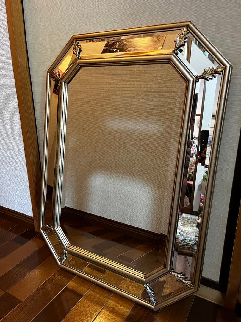 アンティーク八角形の金縁壁掛け鏡