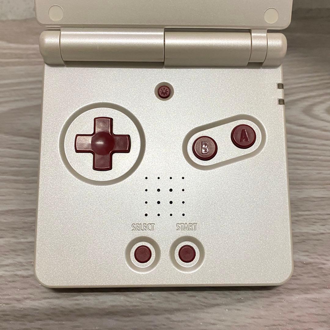 ゲームボーイアドバンスSP ファミコンカラー