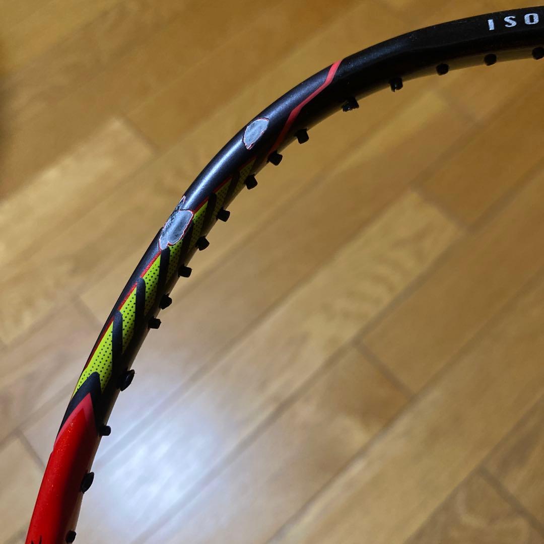 バドミントンラケット アイソメトリック形状 レッド/ブラック/イエロー