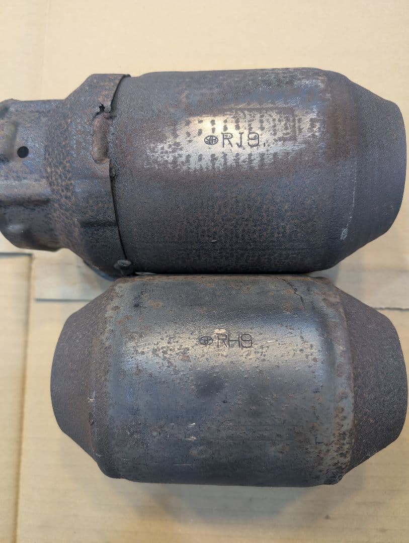 触媒　素材　トヨタヴォクシー